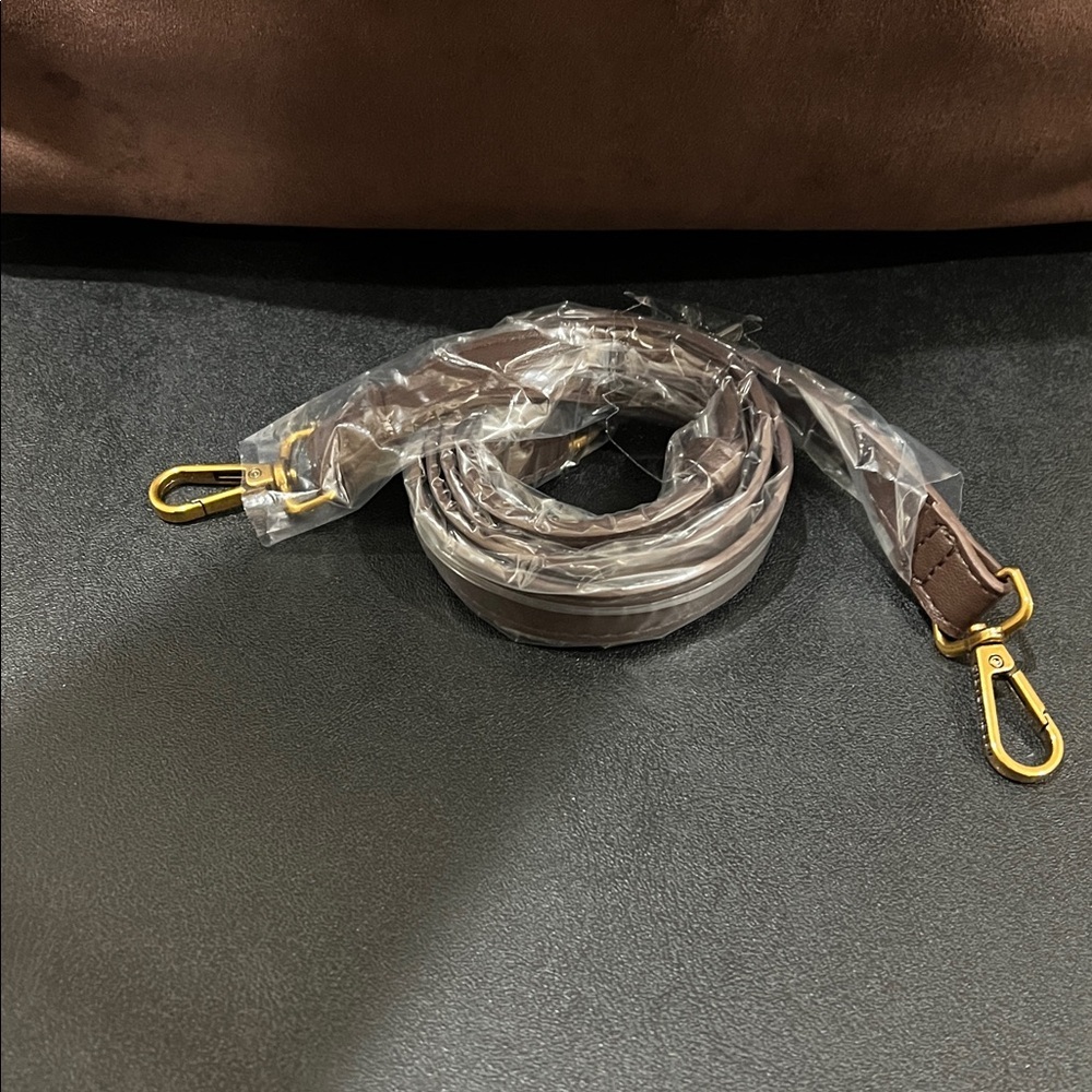Steve Madden | Chocolate Hobo Bag w/ Extra Crossbody Bag & Strap. - Picture 6 of 14